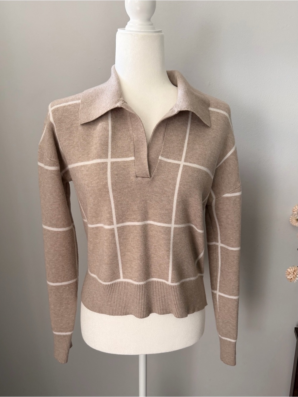 Tahari Women’s S Taupe Windowpane Plaid Collared Polo Sweater Preppy